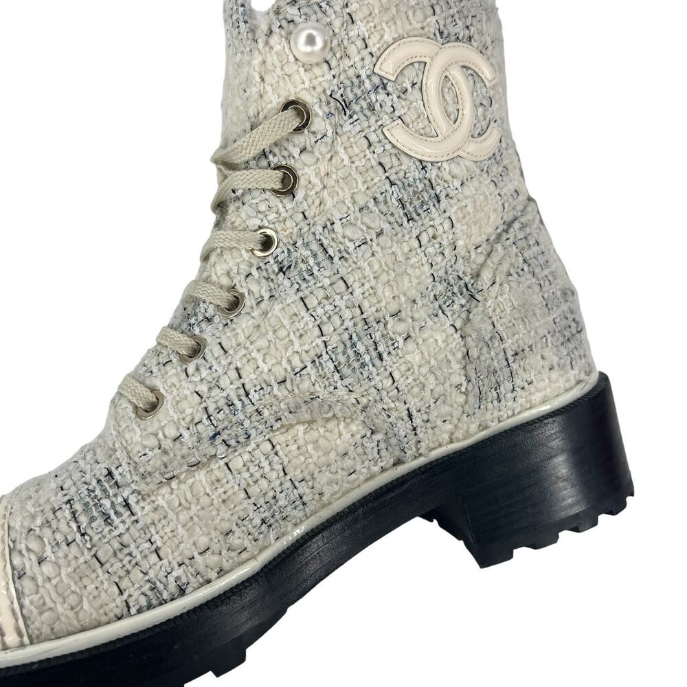 Chanel 2019 Tweed Interlocking CC Logo Cap Toe Combat Boots - Picture 6 of 16